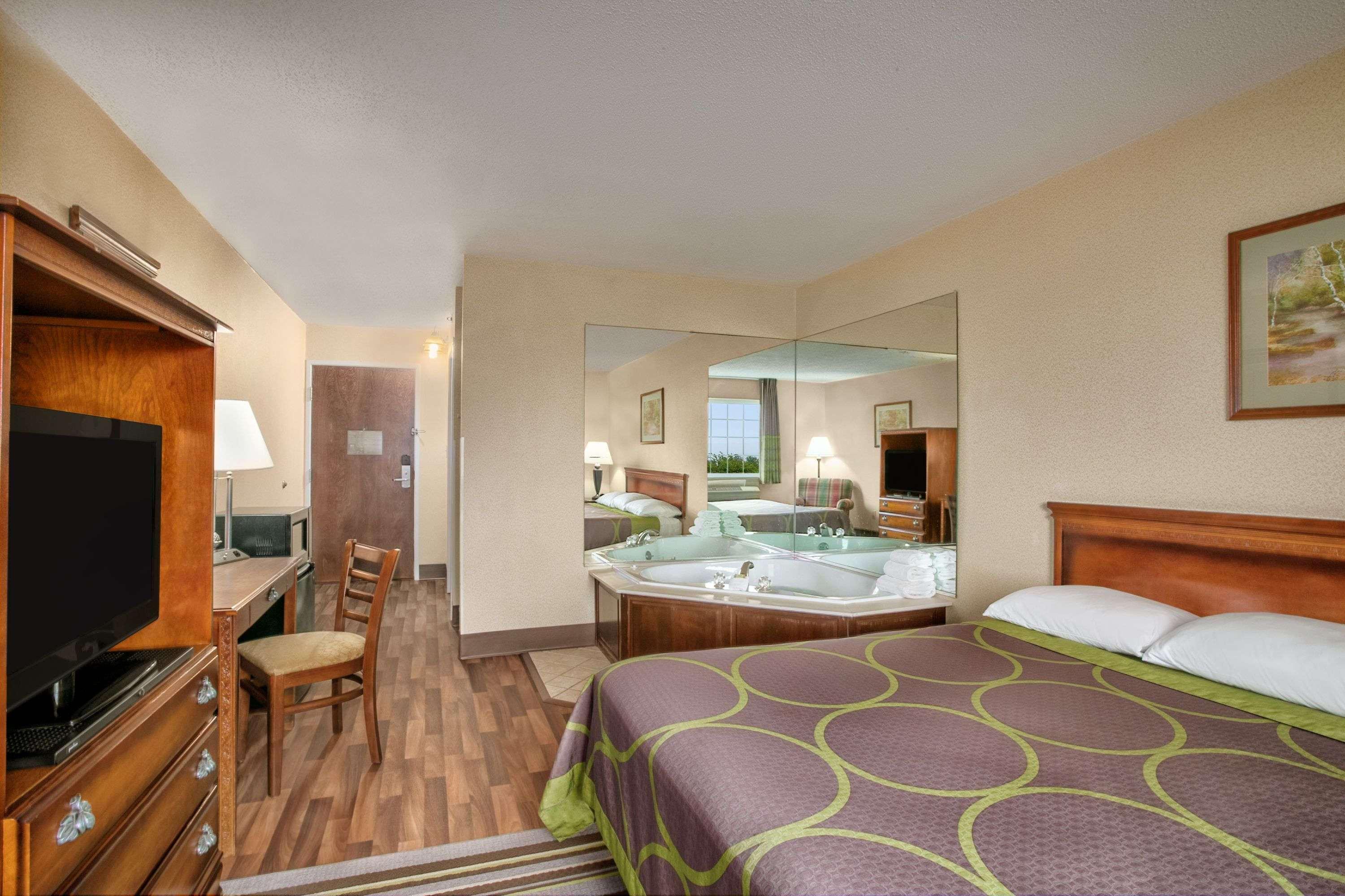 Super 8 By Wyndham Grayville Exteriér fotografie